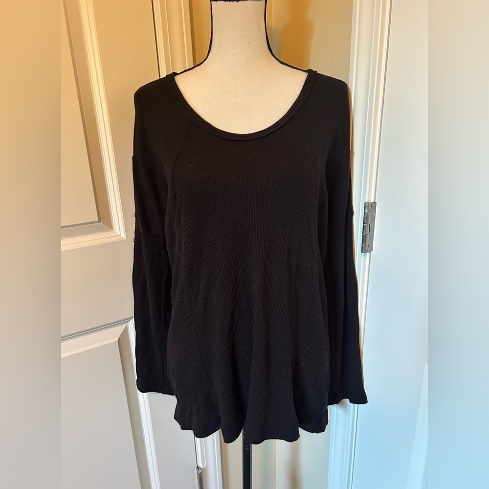 Splendid Black lone sleeve mid length Sweater